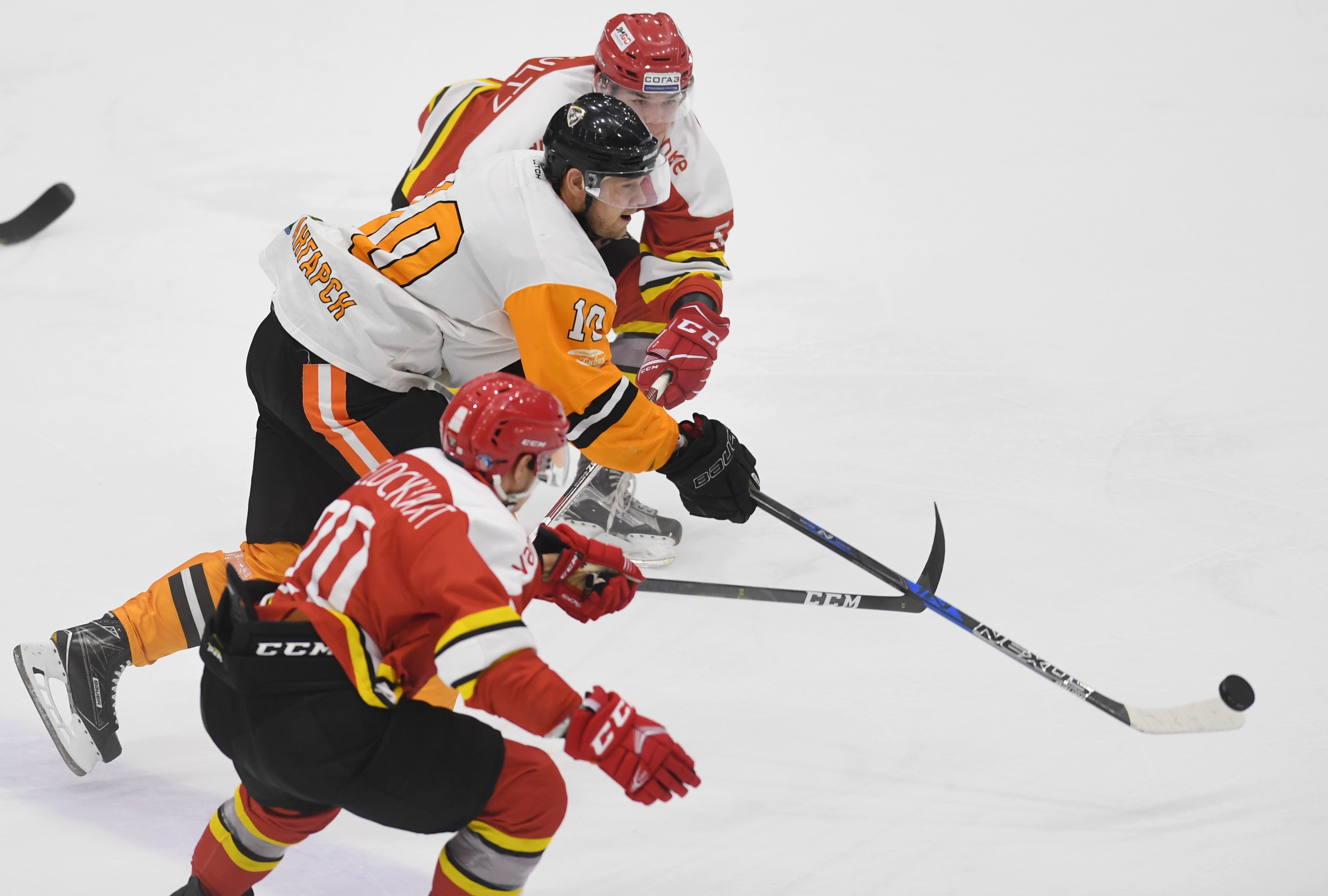 关于一场经典之战！冰球点燃球迷热情的信息