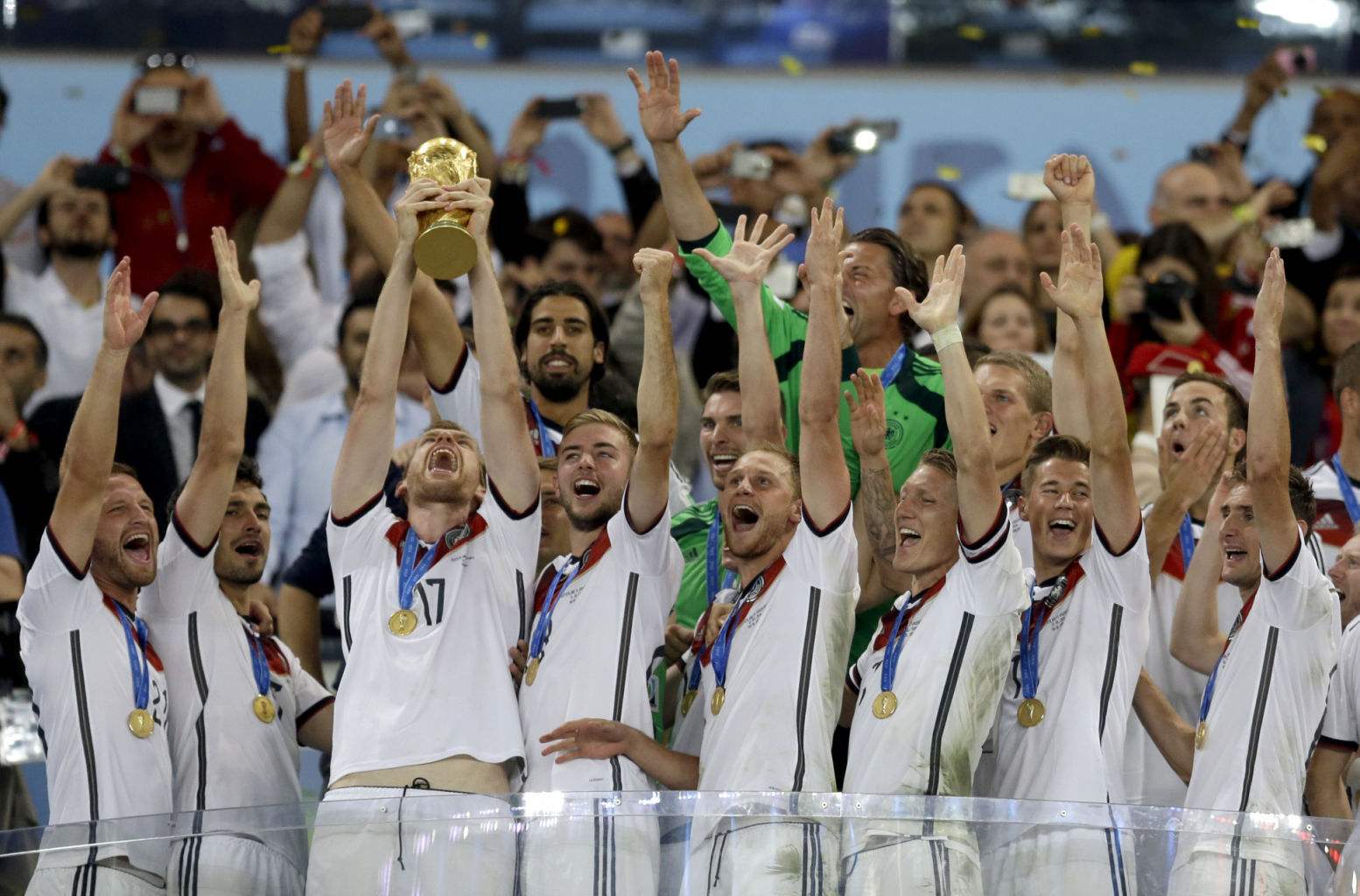 德国队力克韩国队，黄鸭组合关键制胜