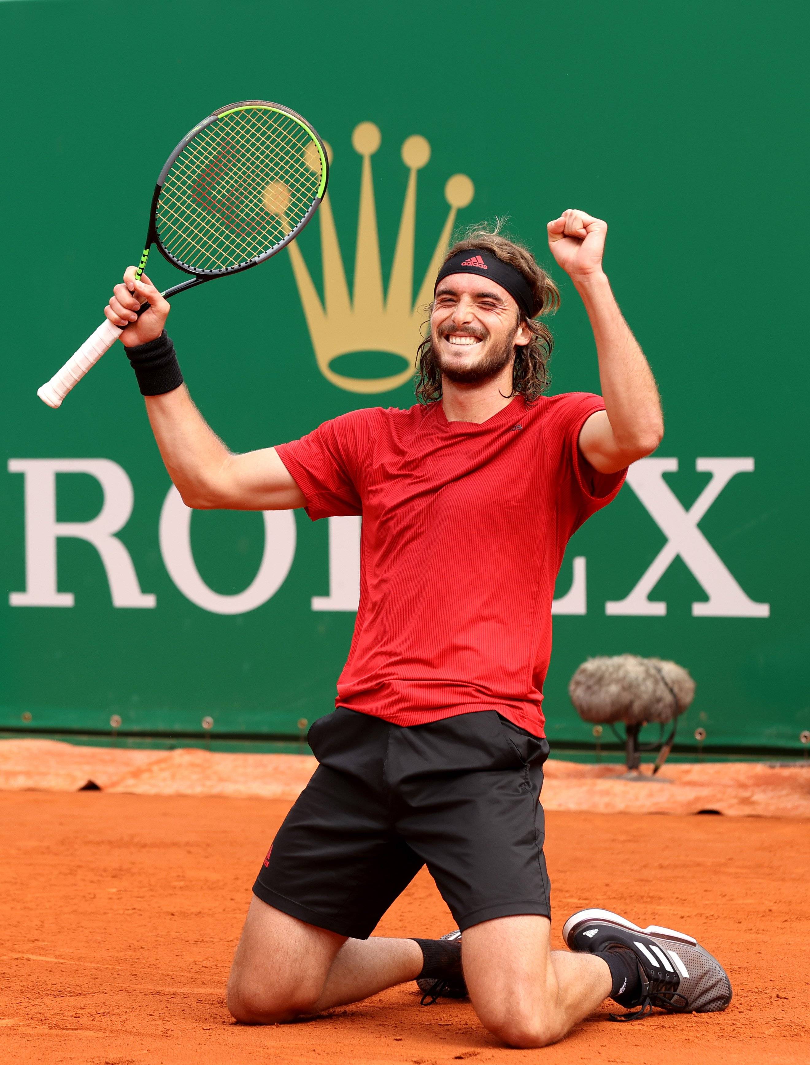 美网险胜戴维斯杯，西西帕斯高光表现