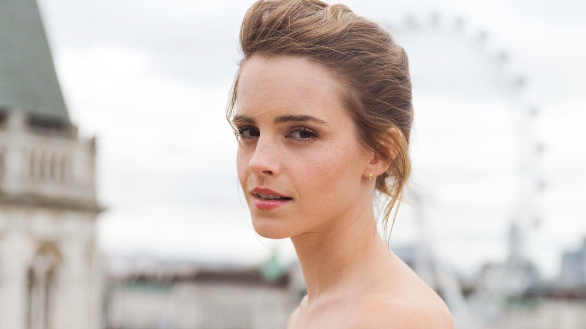 绿茵骑士与北境铁骑，当双线战场共享同一种荣光