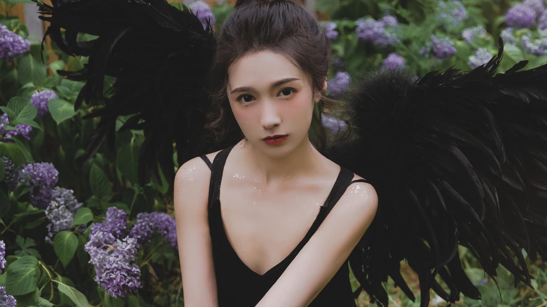 首先，为您扩展思维，构思一个具有唯一性和高辨识度的文章标题